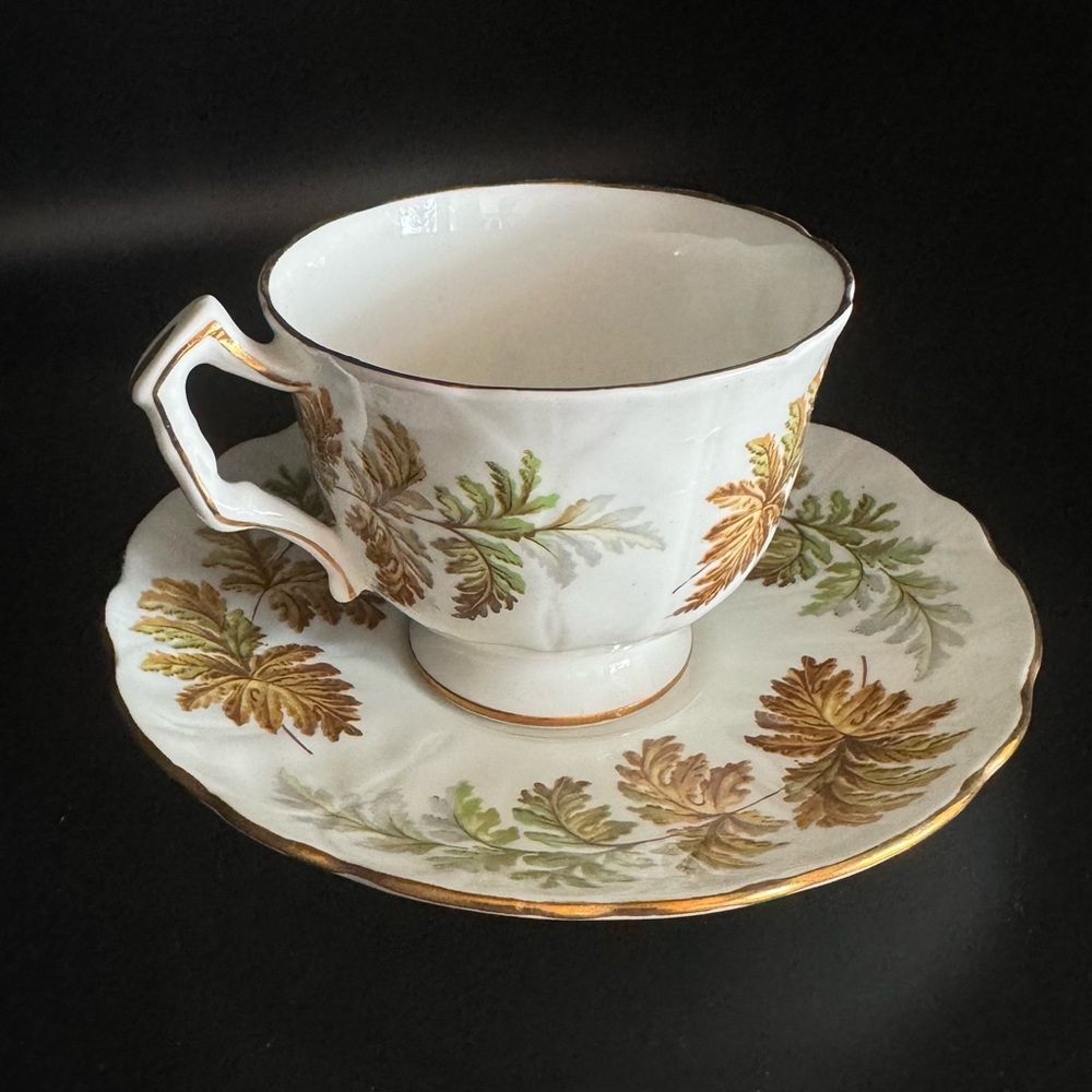 Vintage Aynsley Fall Oak Leaf Bone China Tea Cup & Saucer - Picture 4 of 7